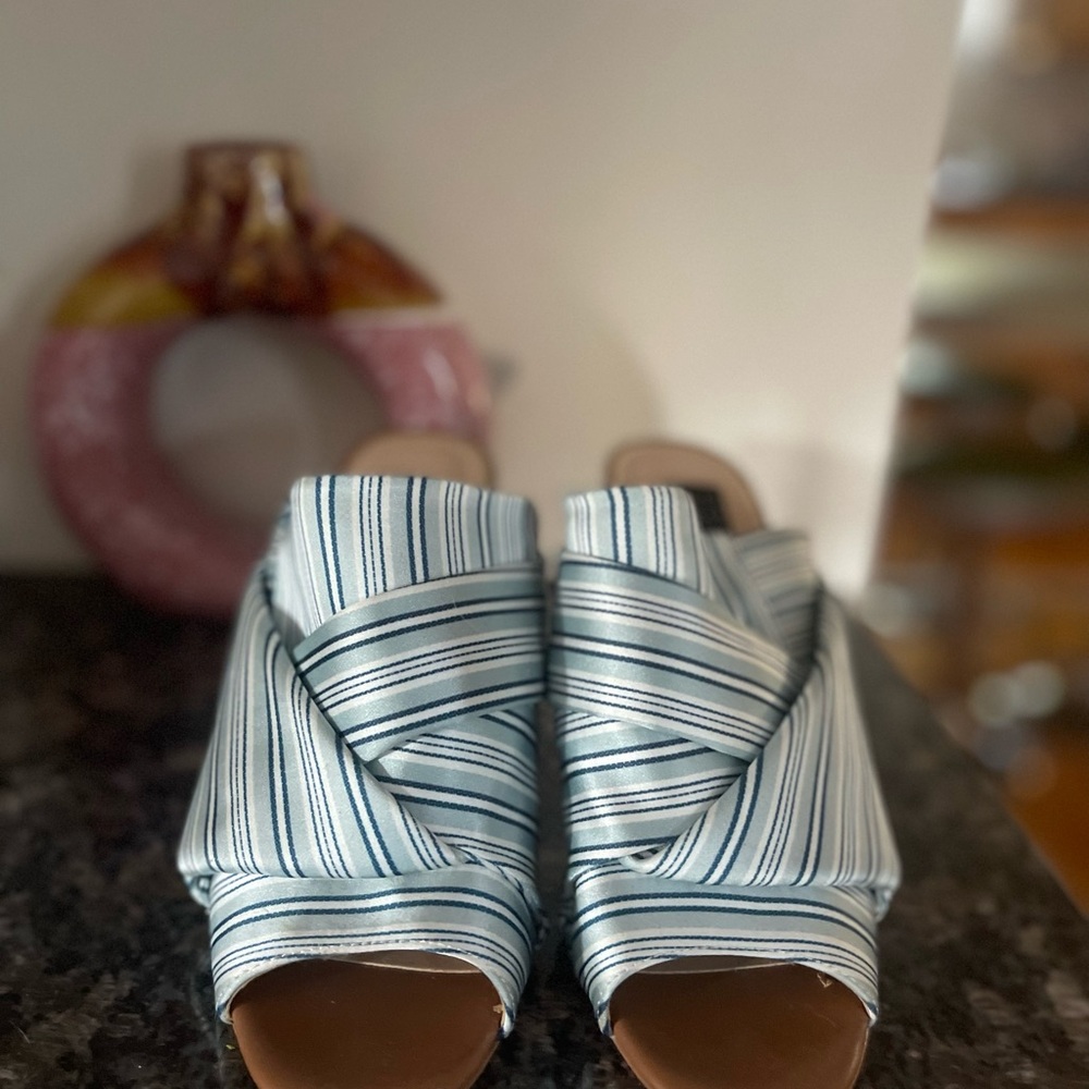 White House Black Market Gisele Satin Slip On Mule Size 8 - Picture 5 of 9
